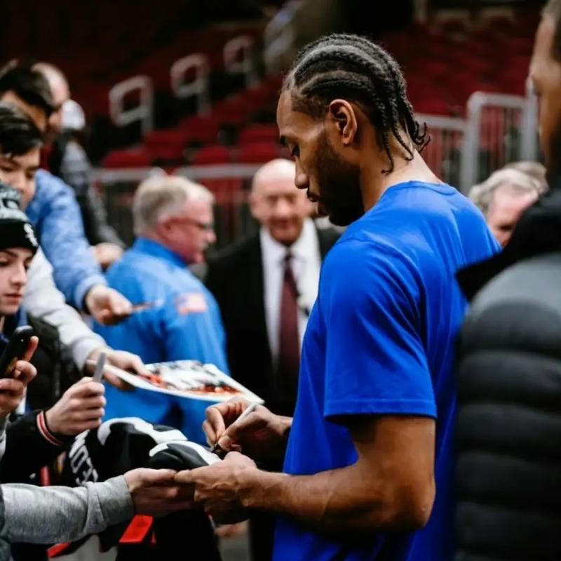 2025南宁马拉松 开场舞太燃了！（2025南宁马拉松：开场舞燃爆全场！）