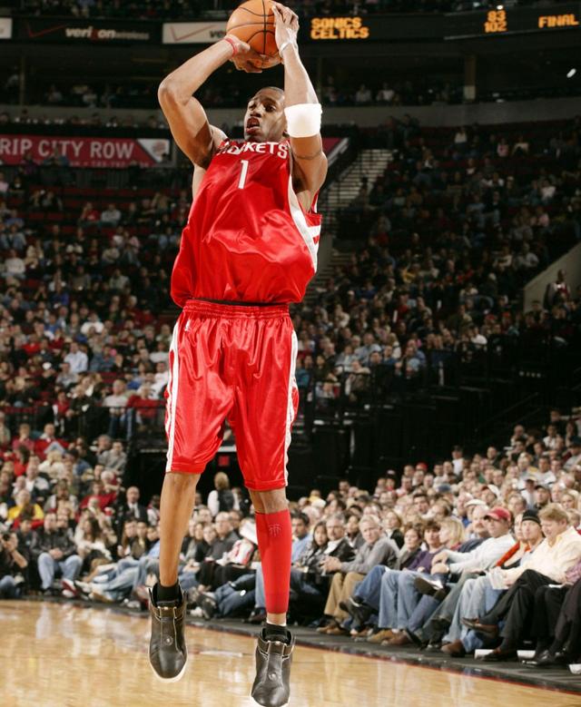 掘金约基奇豪取三双助球队连胜（约基奇轰三双 助掘金延续连胜势头）