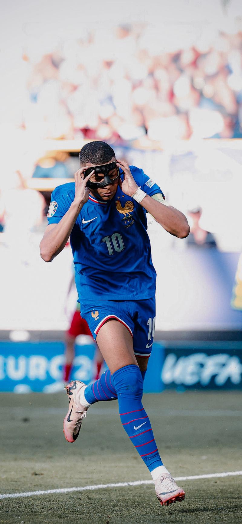 记者：库尔图瓦因肠胃炎退出训练，预计无法出战奥林匹亚科斯（库尔图瓦肠胃炎缺席训练，预计无缘对阵奥林匹亚科斯）