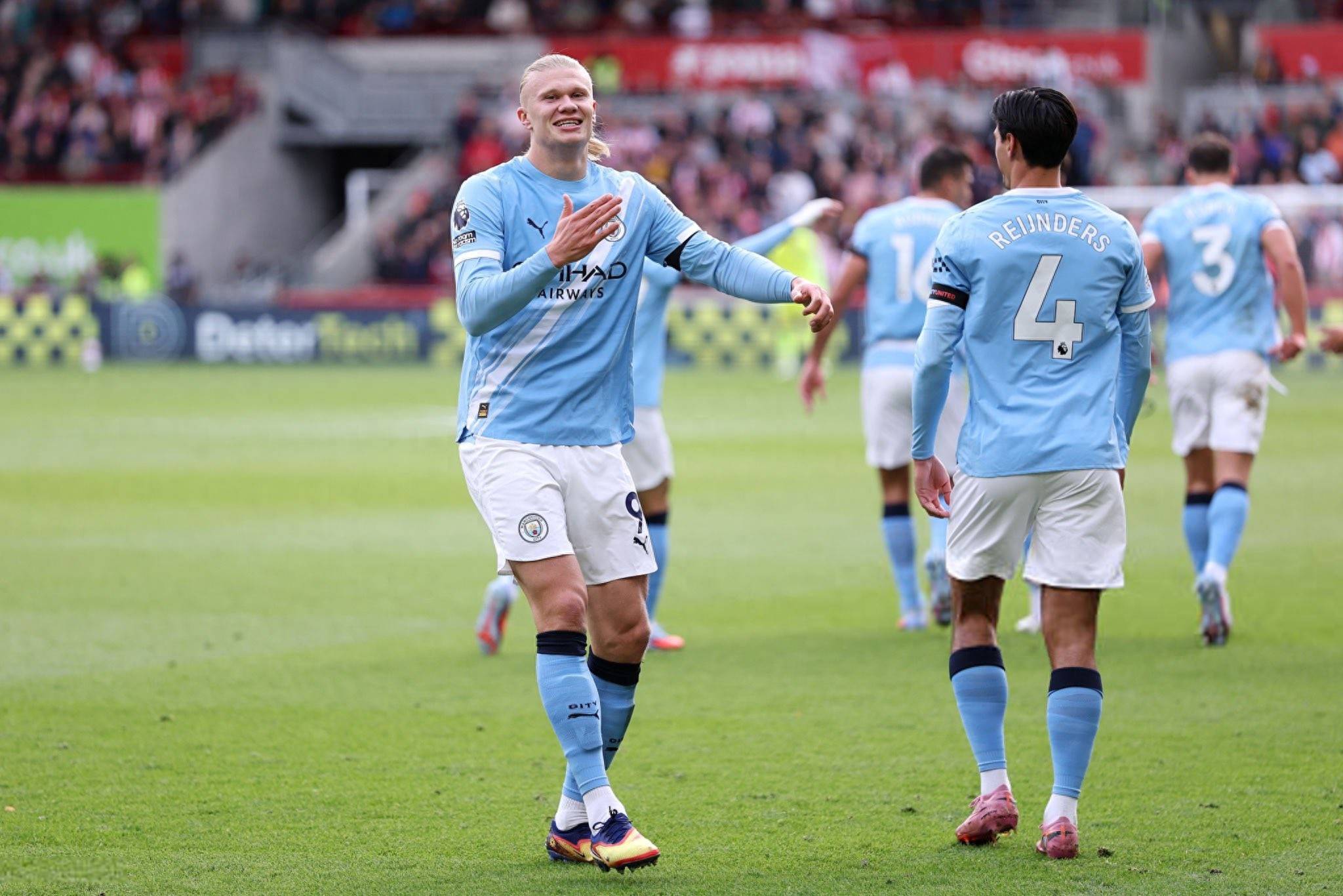 悲喜两重天！孙兴慜失点后表情极度痛苦，穆勒晋级后喜笑颜开（一喜一悲：孙兴慜点球失手痛苦难掩，穆勒晋级后喜形于色）