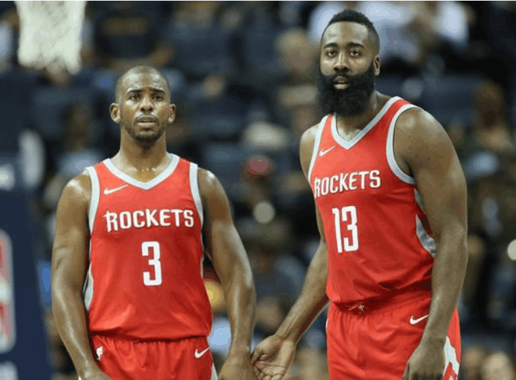 皇马更衣室失控！面临下课危机，欧冠踢曼城是最后机会（皇马更衣室失序！主帅帅位岌岌可危，欧冠战曼城成最后一搏）