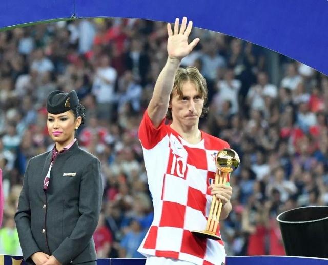 佩杜拉：尤文冬窗想补强中场、右后卫、中卫，已瞄准多名球员（佩杜拉：尤文冬窗锁定多名引援目标，重点补强中场、右后卫与中卫）