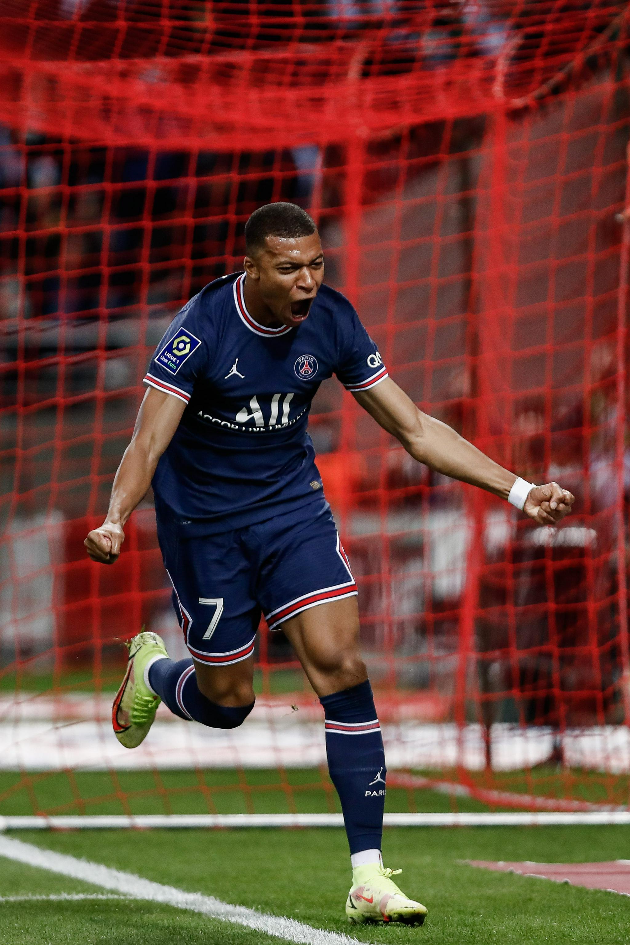 没手感！王岚嵚半场3中0一分未得 正负值-5（手感冰冷！王岚嵚半场3投0中未得分，正负值-5）