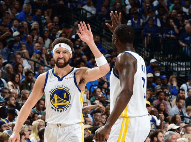 曼联加入左后卫争夺战！瞄准法兰克福新星布朗，面临皇马巴萨竞争（曼联竞夺左后卫：相中法兰克福新星布朗，皇马巴萨同场竞争）