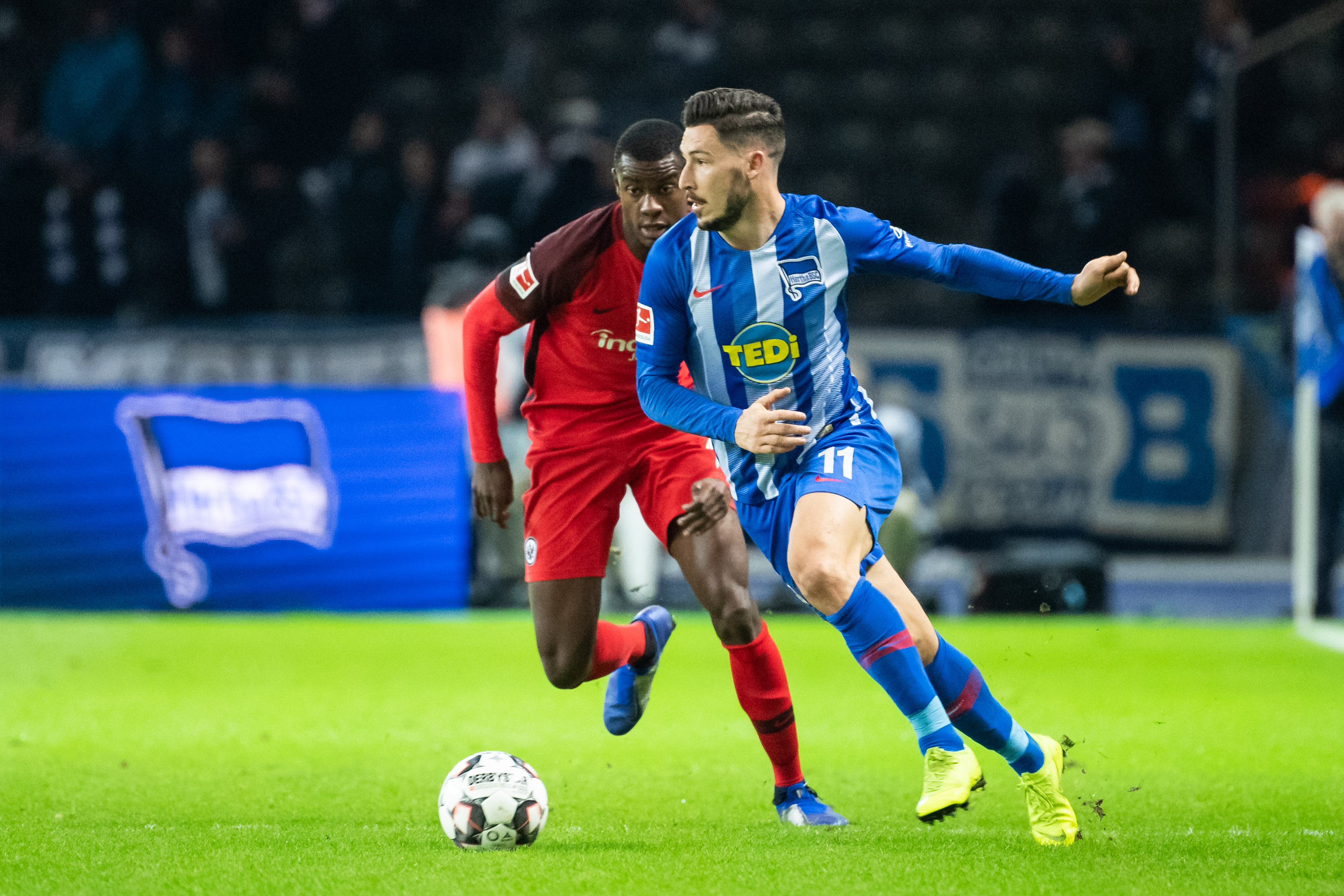 卢伟：弗格场上场下都充满正能量，洛夫顿的情绪也好多了（卢伟称弗格场内外满满正能量，洛夫顿情绪明显好转）