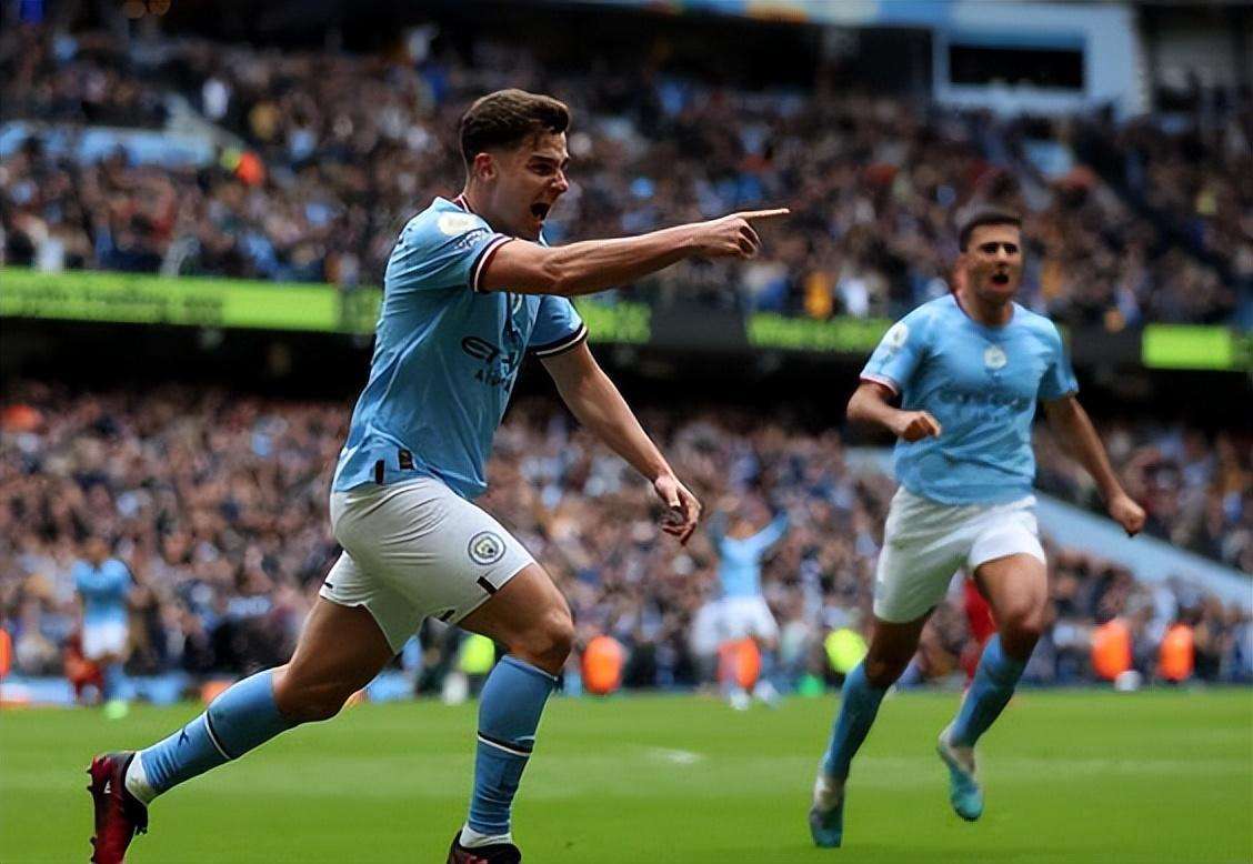 布克19中9，高效表现助力球队胜利（布克19投9中，高效发挥助球队取胜）