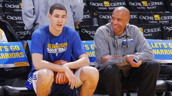 勒布朗轰18+5吞里程悲！在场-33被喷巨大防守漏洞：不卡位+不协防（勒布朗18分5板难救主，净-33遭批防守成漏勺：卡位不力、协防缺失）