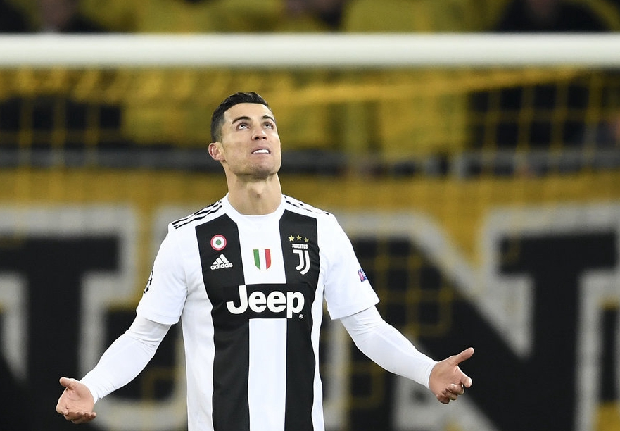 世体：后场伤病多，弗里克本赛季18场比赛使用了11种后防组合（世体：后防伤病潮来袭，弗里克本季18战尝试11套后防搭配）