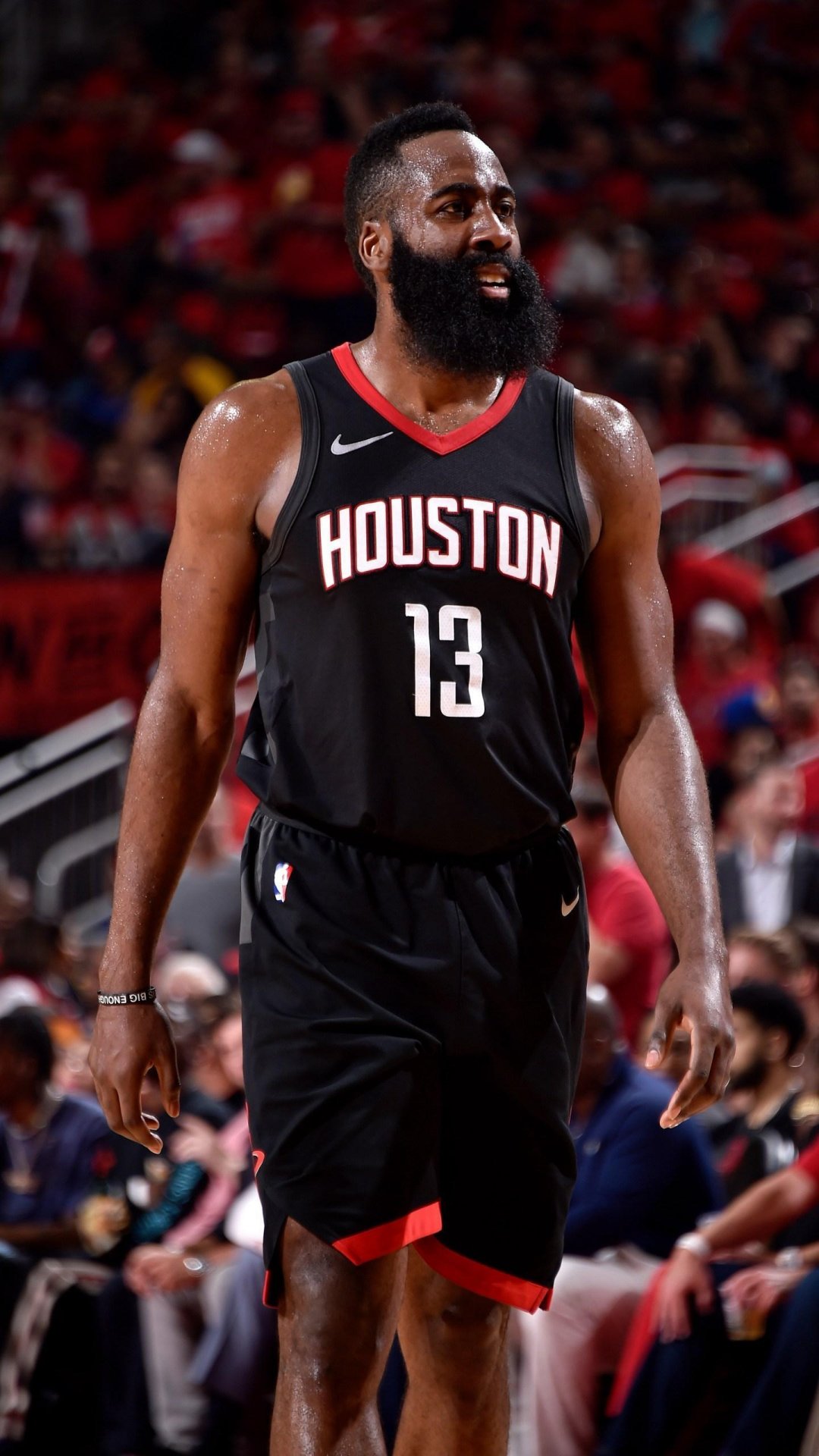 马刺后场连线表现亮眼（马刺后场组合发挥出色）