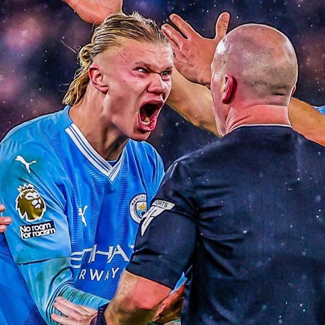 真男人！蓝军前锋遭入室盗窃，其夺刀对峙窃贼保护家人（硬汉本色！蓝军前锋遭遇入室行窃，夺刀与贼对峙护家人）