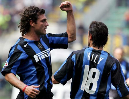 拉菲尼亚安慰弗里克？世体：弗里克只是不满裁判判罚（世体：弗里克只是对裁判判罚不满，非拉菲尼亚安慰）