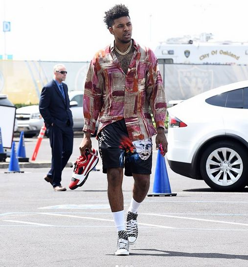 曝前海港外援奥斯卡已决定挂靴 其资产预计超过13亿元（据报道，前上海海港外援奥斯卡决定退役，个人资产或超13亿元）