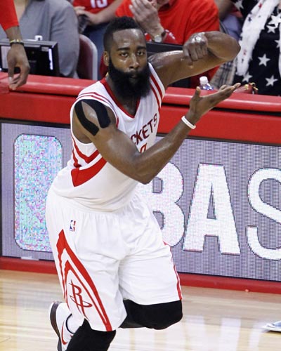 皇马这个时候放阿隆索，不就是放给利物浦的吗[do...（皇马此时放走阿隆索，不就等于拱手让给利物浦？）