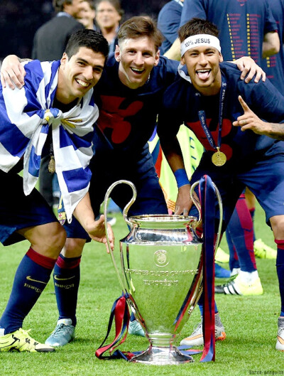 为时晚矣！希罗前三节14中3，末节3投全中砍下11分（觉醒太晚！希罗前三节14投3中，末节三投全进轰下11分）