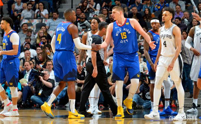 德甲战报：卡德打入唯一进球，十人奥格斯堡1-0汉堡（德甲战报：卡德制胜，十人奥格斯堡1-0力克汉堡）