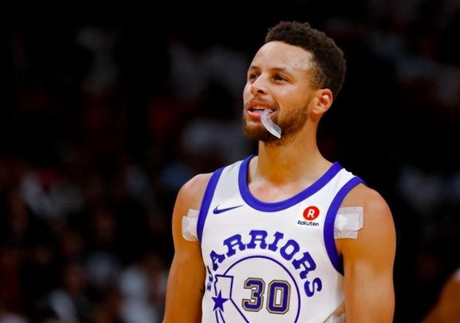 詹姆斯17投4中，纪录被终结，险成输球罪人，最后一传将功补过（17投仅4中，詹姆斯手感低迷，纪录终止险成罪人，末秒一传救主）