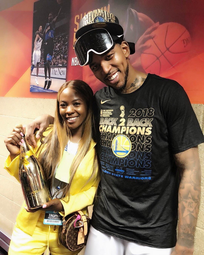 意外不断！彪哥投三分被火箭替补背后蛐蛐 老詹打脸奥科吉主动道歉（意外连连：彪哥三分惹火箭替补背后嘀咕，詹姆斯不慎击中奥科吉面部后主动致歉）