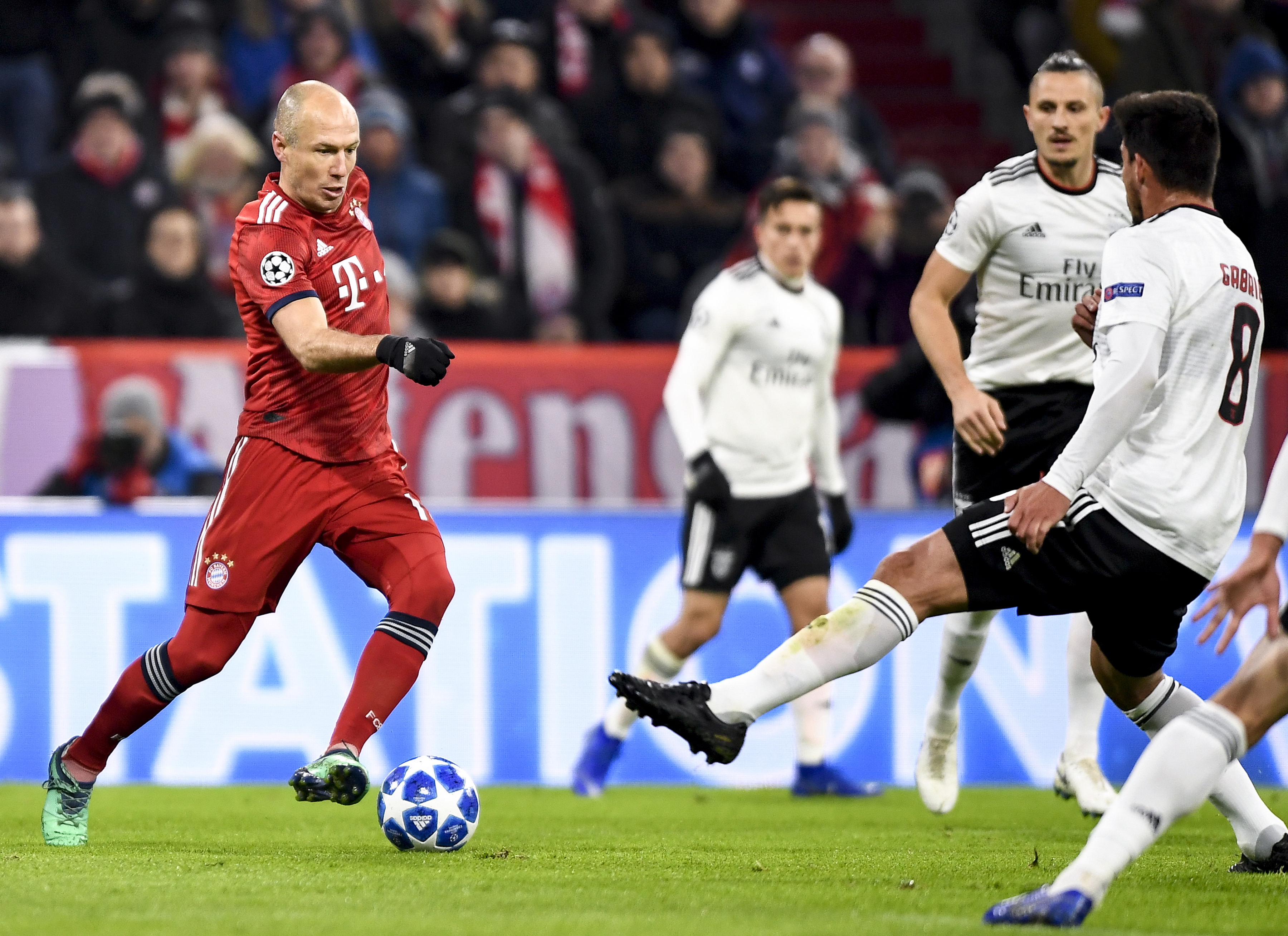 鸳鸯配色&细节满满！杨瀚森圣诞配色驭帅20 PE！（杨瀚森上脚驭帅20 PE：圣诞鸳鸯配色细节拉满）