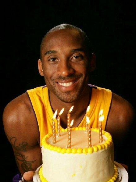 马卡畅想梅西回归巴萨可能性：年龄不是问题，可踢伪9或前腰（马卡展望梅西重返巴萨：年龄无碍，可胜任伪九号或前腰）