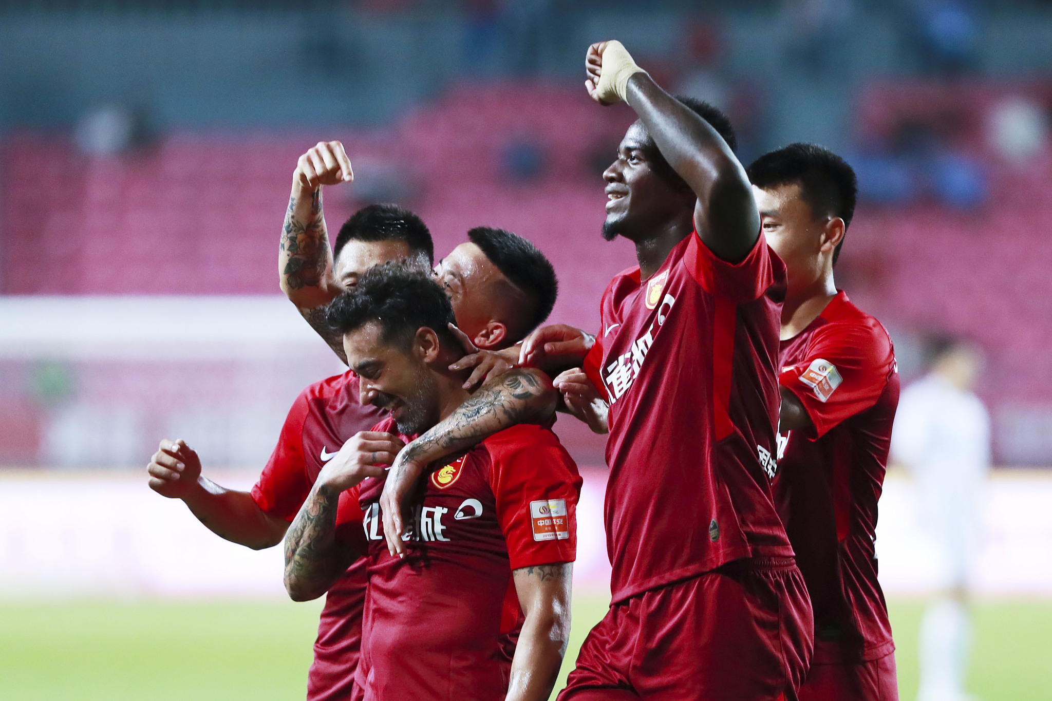 你抢完了我来抢！湖人火箭一回合两队合计4次抢断 最后以詹姆斯打铁告终（抢断接力！湖人与火箭同一回合上演4次断球，最终詹姆斯投篮未中）