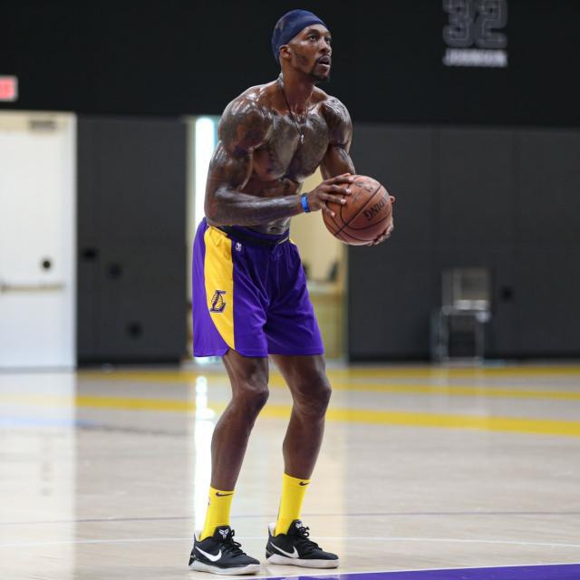 苏超泰州主帅：没觉得自己是城市英雄，走下领奖台就从零开始（苏超泰州主帅：不自居城市英雄，下台即归零再出发）