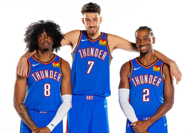 火药味拉满！詹姆斯对狄龙喷垃圾话：你这个小婊砸（剑拔弩张！詹姆斯怒怼狄龙：你这小崽子）