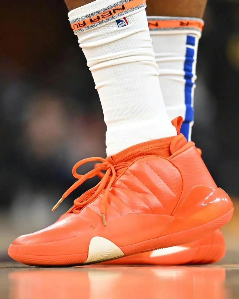 中超赛报：广州队主场击败武汉三镇,（中超战报：广州队主场力克武汉三镇）