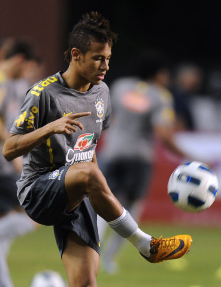 浙江vs海牛首发：4外援PK4外援，王钰栋、李提香出战（浙江战海牛首发公布：四外援对决四外援，王钰栋与李提香先发）