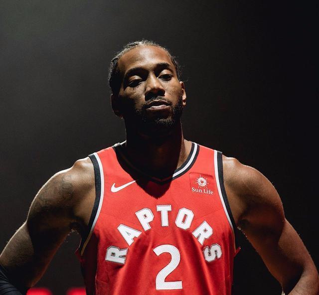 科尔：去更衣室是追梦自己的决定 他是总冠军成员&我们需要他（科尔：追梦自行决定回更衣室 他是冠军阵容一员，我们需要他）