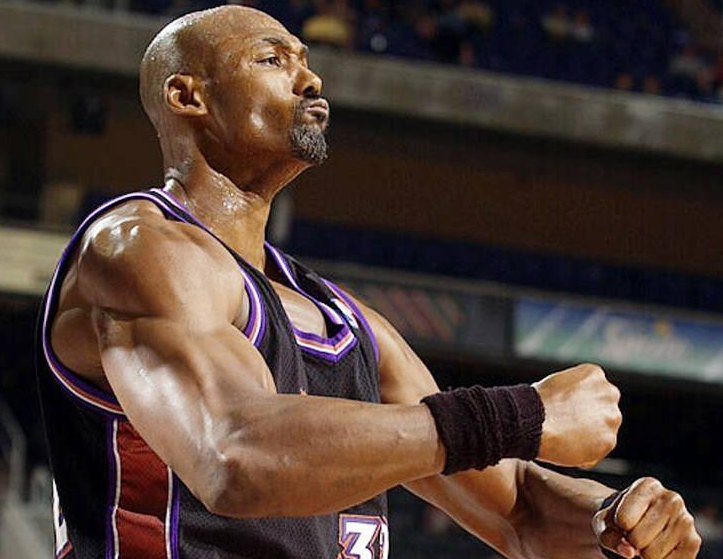 西部巅峰对决！约基奇三双机器能否压制爱德华兹的狂暴火力？（西部强强对话：三双之王约基奇能否遏制爱德华兹的暴走火力？）