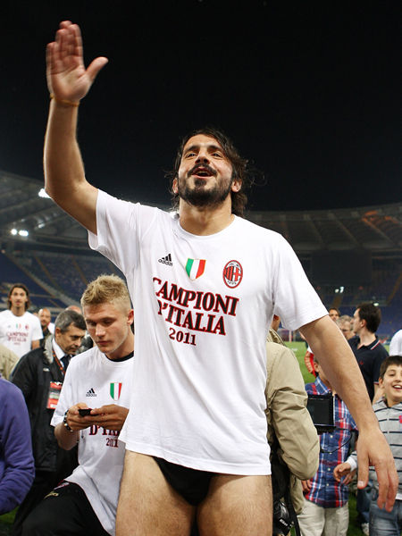 斯基拉：安古伊萨左大腿股二头肌严重撕裂，预计将缺阵40天（斯基拉：安古伊萨左大腿股二头肌重度撕裂，预计缺席约40天）