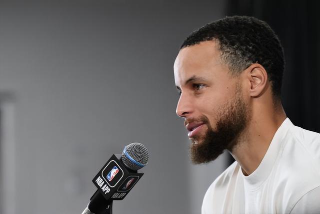 外线不准啊！小卡上半场两分6中6得到12分 三分线外4投0中（手感两极分化！小卡半场两分6中6拿12分，三分4投全失）