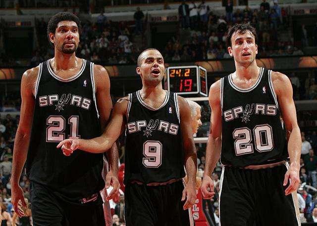 夸张到离谱！火箭面对湖人17次前场篮板全过程：17-7完爆湖人（离谱到爆！火箭前场篮板17比7碾压湖人，全程回顾）