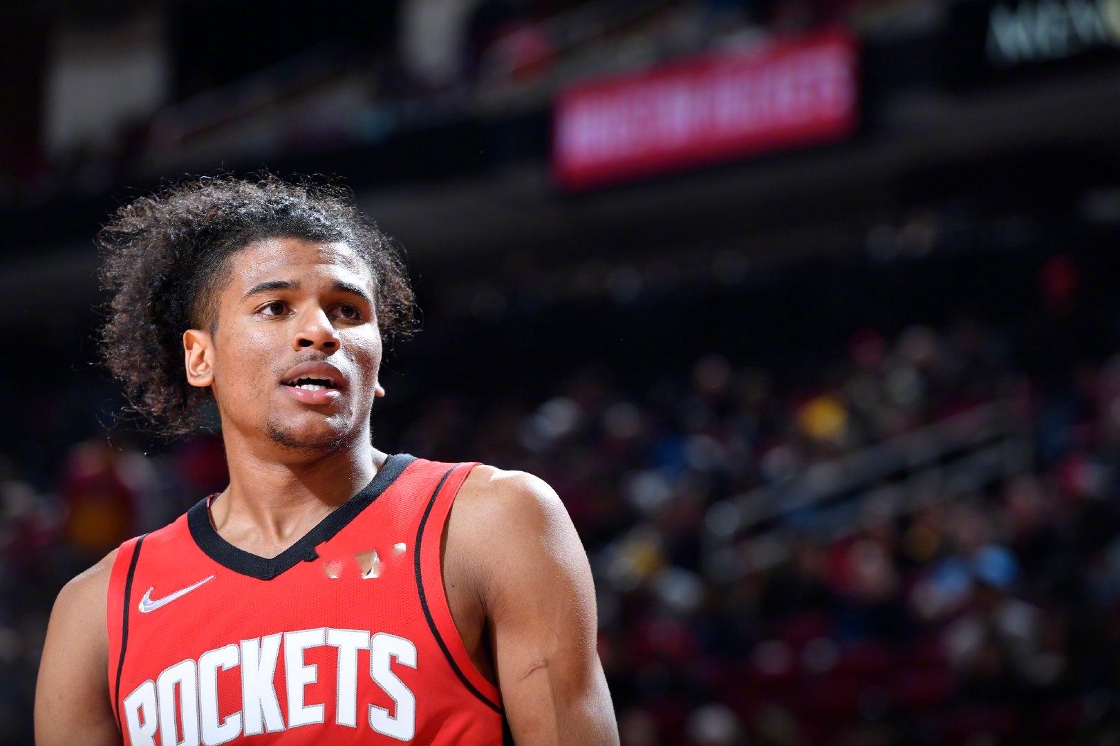 因伤缺席今年剩余比赛阵容：德布劳内、卡瓦哈尔、加维等在列（因伤无缘今年剩余赛事：德布劳内、卡瓦哈尔、加维等名列其中）