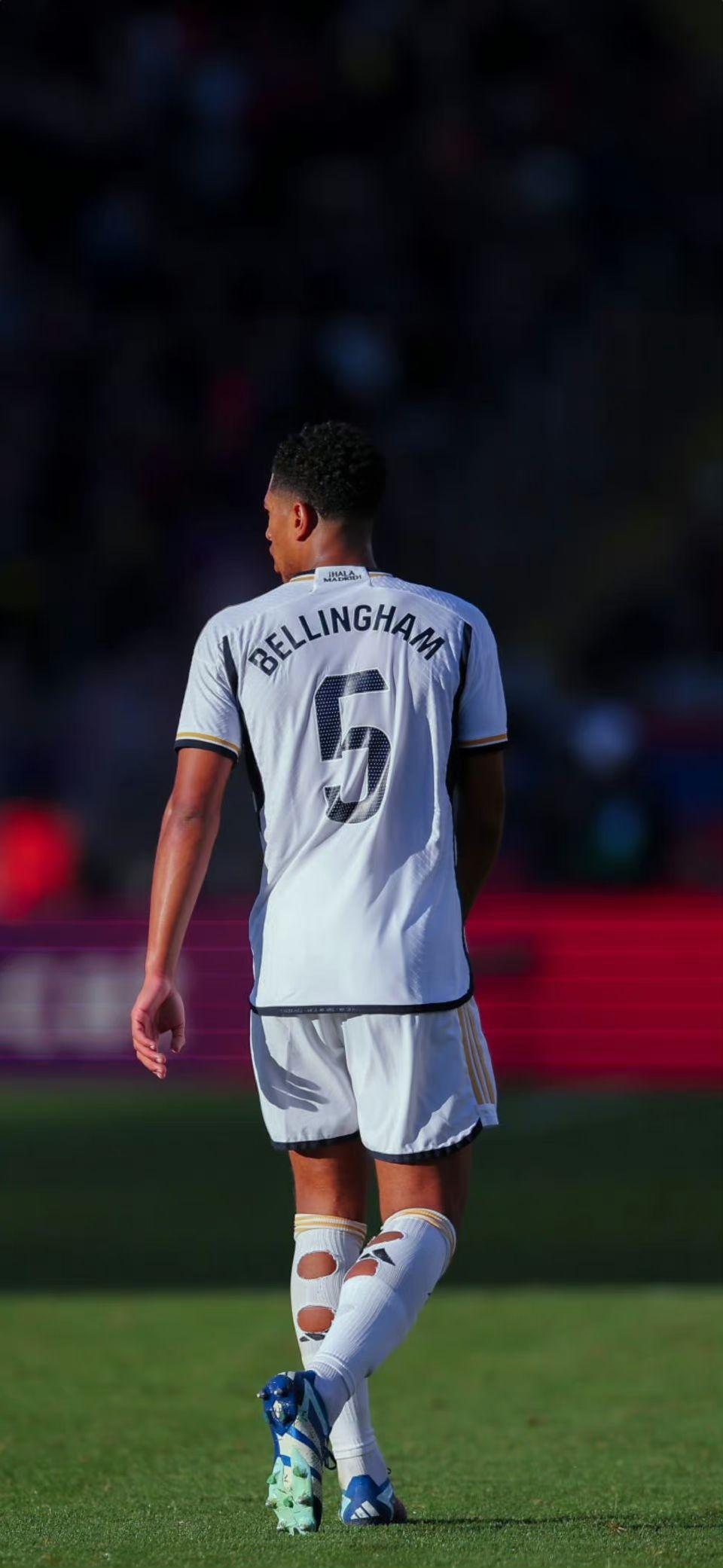 亚精英赛半场：路易斯失单刀+补射中柱，申花暂0-0广岛（亚精英赛半场战报：路易斯单刀失机又补射中柱，申花暂与广岛0-0）