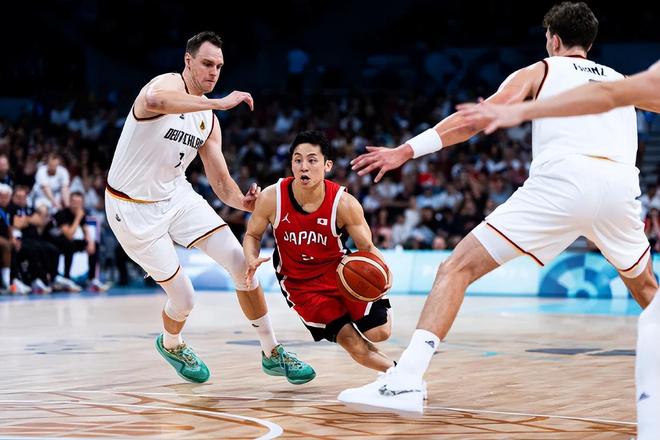 马丁内利赛前打趣：希望埃斯特旺对阵我们时状态不要太好（马丁内利赛前笑言：希望埃斯特旺对阵我们时别太神勇）