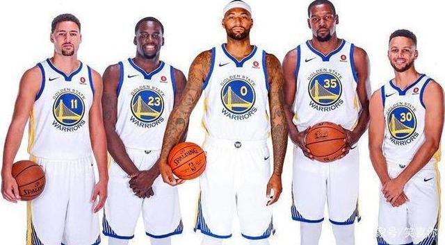 圣诞夜篮球盛宴：詹姆斯再现辉煌，库里遭遇滑铁卢？（圣诞大战看点：詹姆斯再度爆发，库里遭遇低迷？）