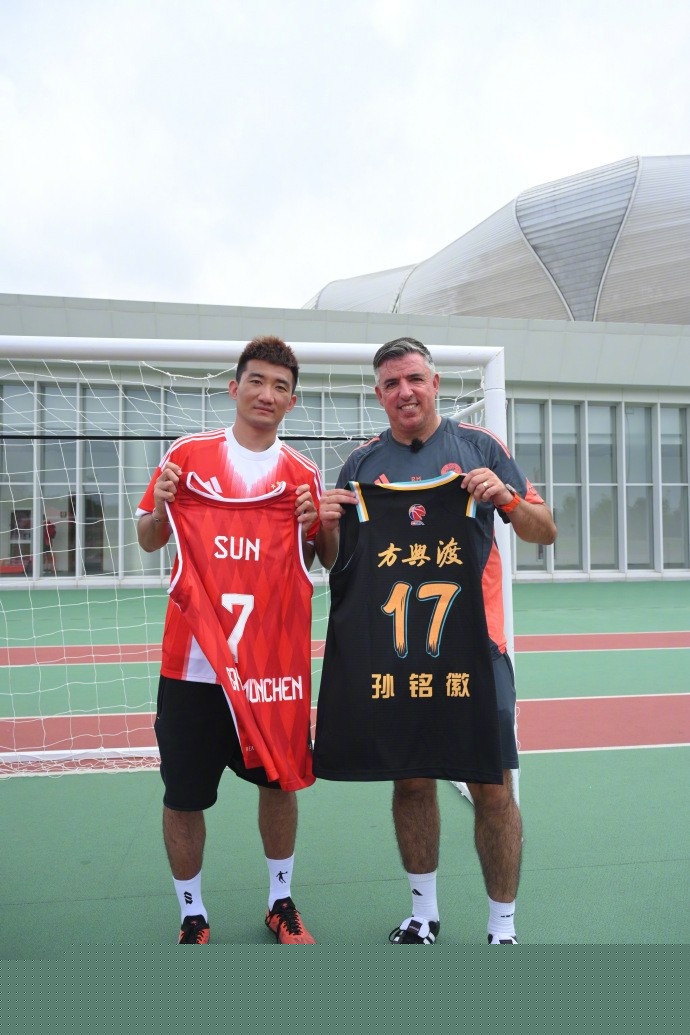 CBA球员伤病更新及球队调整（CBA伤情动态与阵容变动）