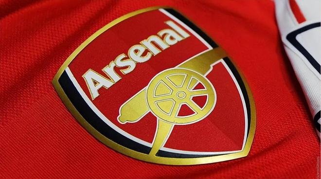 内马尔闪击打破3个多月进球荒，进球后兴奋尬舞庆祝（内马尔闪电破门终结三个多月的进球荒，随后兴奋热舞庆祝）