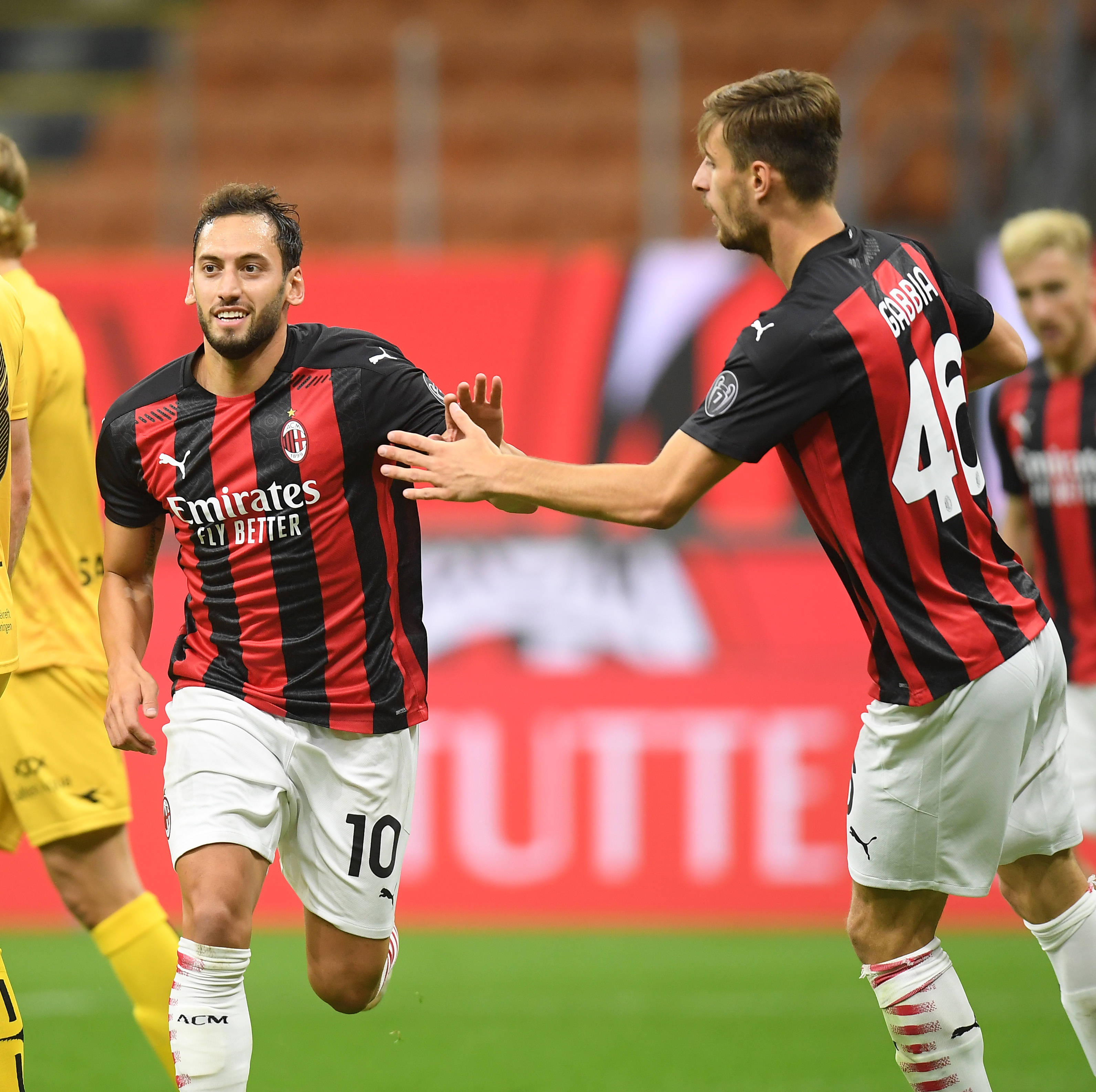 穆勒与梅西交手记录：穆勒正式比赛7胜1负，周末将...（穆勒战梅西往绩：正式赛场7胜1负，周末再迎对决）